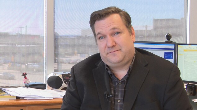 Joseph Bradbury dans son bureau du centre-ville de North Bay Joseph Bradbury dans son bureau du centre-ville de North Bay