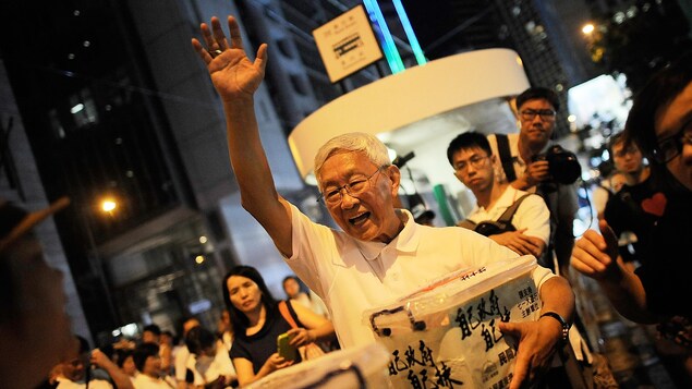 2014年，已经退休的香港枢机主教陈日君参加七一大游行。