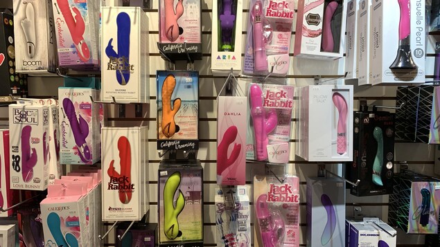 Des emballages de jouets sexuels dans une boutique de Calgary.