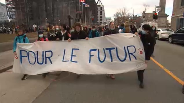 Jour de la Terre : on marche à Montréal pour réclamer la fin des énergies fossiles