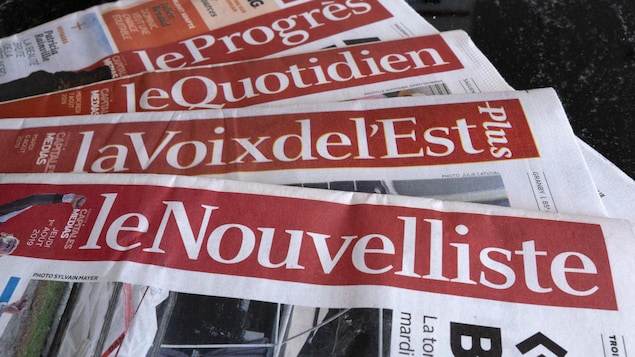 Des exemplaires de journaux, propriétés de Groupe Capitales Médias (GCM).