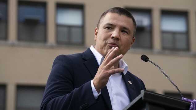 Le grand chef et président de la Nation Atikamekw, Constant Awashish, a pris la parole lors de la cérémonie commémorant le décès de Joyce Echaquan, survenu un an plus tôt.