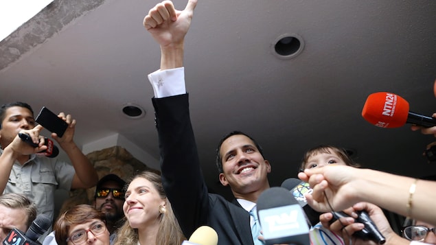 Le leader de l'opposition vénézuélienne et président intérimaire autoproclamé Juan Guaido réagit après une réunion avec des partisans pour présenter un plan gouvernemental de l'opposition à Caracas, Venezuela, le 31 janvier 2019.