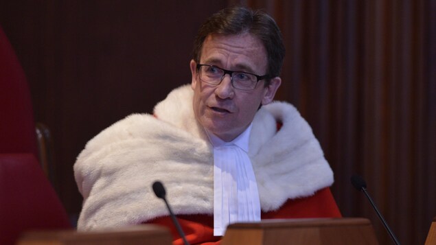 Clément Gascon dans sa toge de juge.