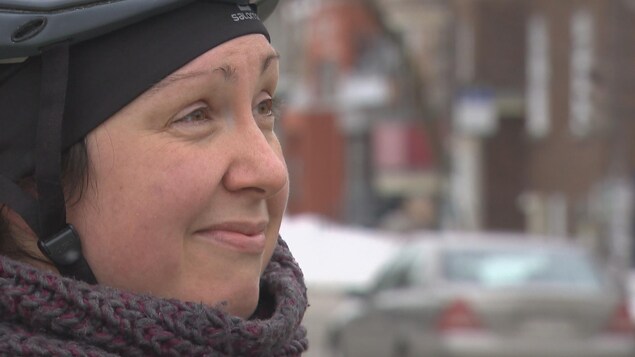 La cycliste Julie Gouin est favorable au projet de plongement d'une bande cyclable sur la 3e Avenue. La cycliste Julie Gouin est favorable au projet de plongement d'une bande cyclable sur la 3e Avenue.