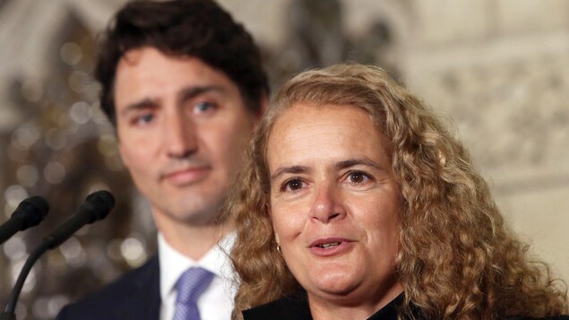 Le premier ministre du Canada, Justin Trudeau et l'ex-astronaute Julie Payette, gouverneure générale désignée du Canada, le 13 juillet 2017 Le premier ministre du Canada, Justin Trudeau et l'ex-astronaute Julie Payette, gouverneure générale désignée du Canada, le 13 juillet 2017