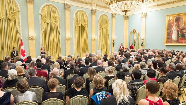 Vue du public assistant à la cérémonie de remise des Prix littéraires du Gouverneur général 2017 à Rideau Hall, en présence de La Gouverneure générale du Canada, Julie Payette Vue du public assistant à la cérémonie de remise des Prix littéraires du Gouverneur général 2017 à Rideau Hall, en présence de La Gouverneure générale du Canada, Julie Payette