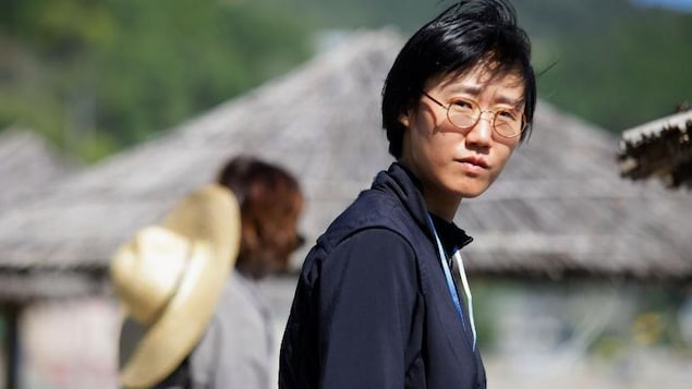
韩国导演郑朱莉获得今年蒙特利尔奇幻电影节最佳导演，她会携影片《下一个素熙》在闭幕式上和大家见面。
