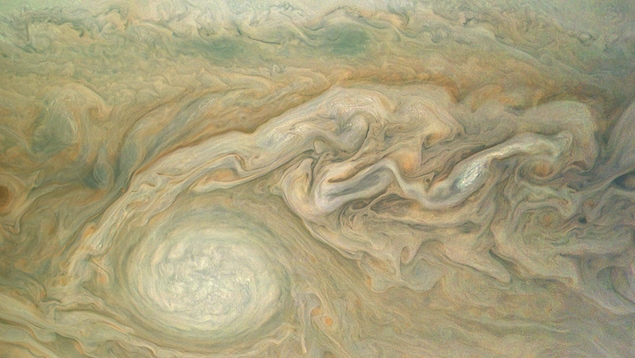 Le couvert nuageux de Jupiter montre des tempêtes dans son hémisphère sud. Le couvert nuageux de Jupiter montre des tempêtes dans son hémisphère sud.