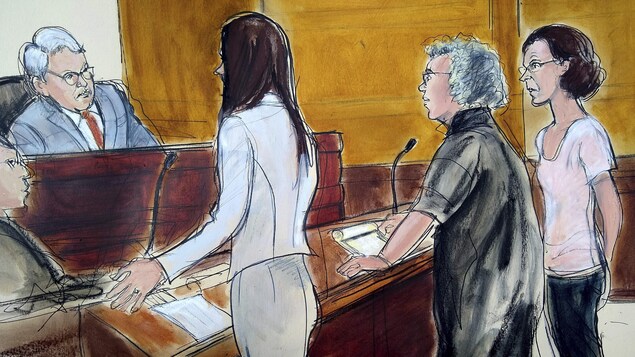 Un dessin d'une audience devant un juge, au tribunal.