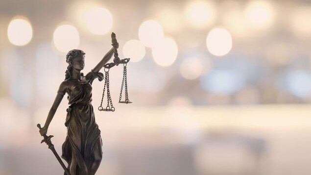 La statue représentant la justice.