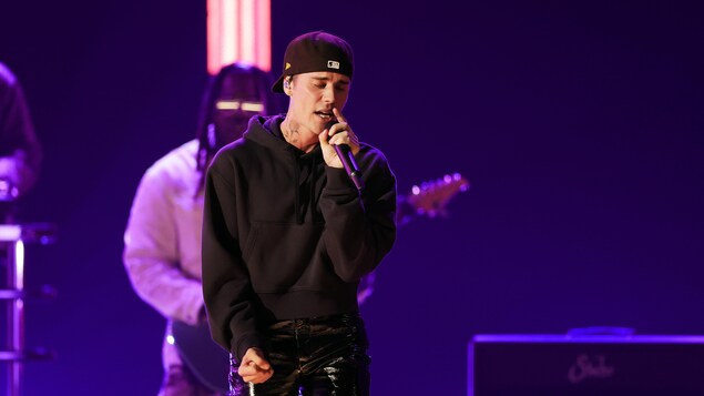 Le chanteur Justin Bieber suspend sa tournée mondiale en raison de problèmes de santé