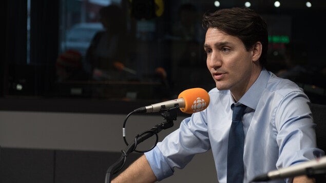 Justin Trudeau en entrevue dans les studios de Radio-Canada, à Québec. Justin Trudeau en entrevue dans les studios de Radio-Canada, à Québec.