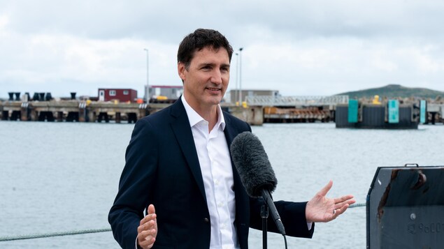 Le premier ministre en point de presse aux Îles-de-la-Madeleine.