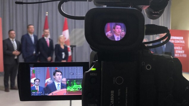 Le chef libéral Justin Trudeau vu par l'objectif d'une caméra.