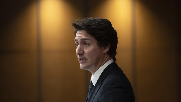Justin Trudeau prononce un discours.