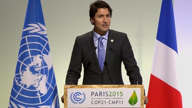 Le premier ministre du Canada Justin Trudeau prenant parole à la conférence de Paris sur le climat. Le premier ministre du Canada Justin Trudeau prenant parole à la conférence de Paris sur le climat.