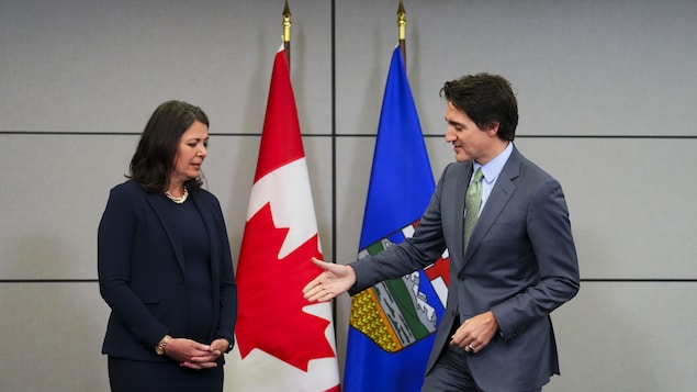 Danielle Smith rencontre Justin Trudeau à Calgary vendredi après-midi