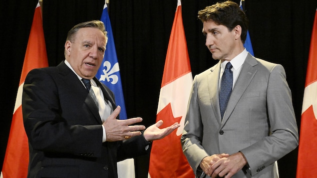 رئيس الحكومة الفدرالية جوستان ترودو (يمين الصورة) ورئيس حكومة كيبيك فرانسوا لوغو عقدا اجتماعاً اليوم في مدينة كيبيك.