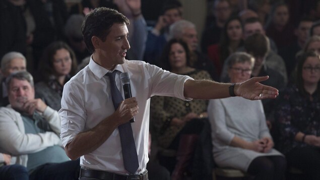 Justin Trudeau lors d'une période de questions à Kingston en Ontario