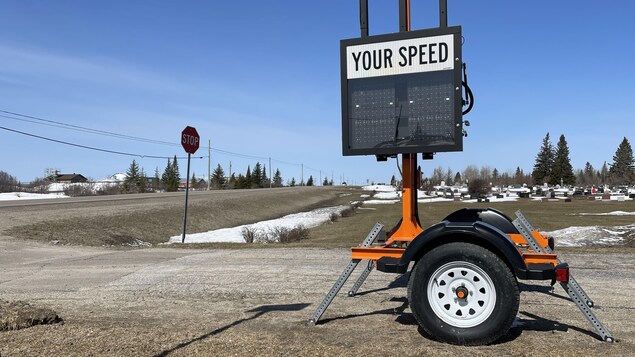 Des panneaux d’alerte de vitesse dans les villes : une option pour accroître la sécurité