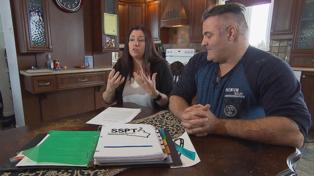 Kareen Lapointe et Patrick Forgues sont à l'origine de l'organisme à but non lucratif SSPT chez les camionneurs. Kareen Lapointe et Patrick Forgues sont à l'origine de l'organisme à but non lucratif SSPT chez les camionneurs.