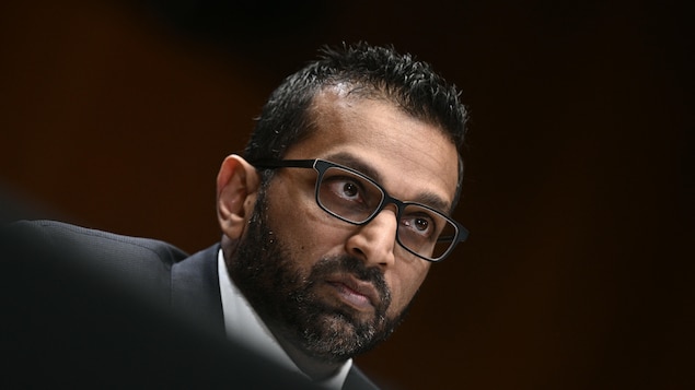 Allégations d’ébriété et d’absentéisme : le directeur du FBI poursuit The Atlantic