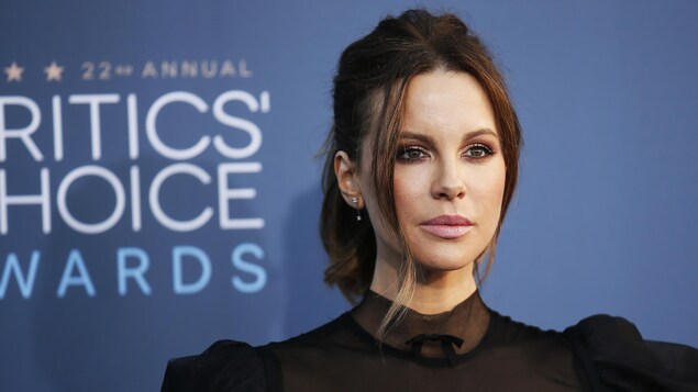 L'actrice Kate Beckinsale affirme avoir reçu des propositions indécentes de la part de Harvey Weinstein. L'actrice Kate Beckinsale affirme avoir reçu des propositions indécentes de la part de Harvey Weinstein.