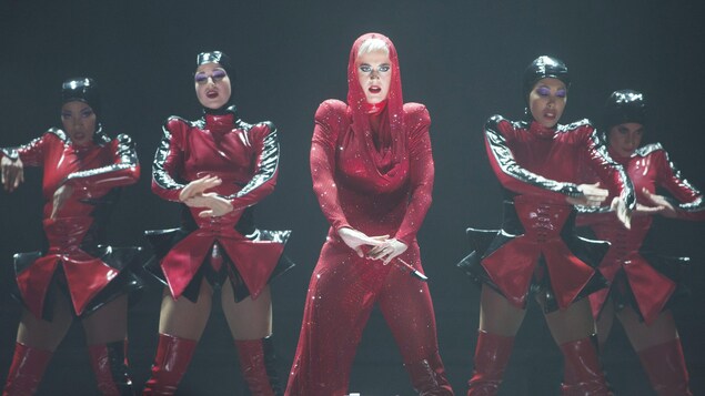 Tout dans le spectacle « Witness », de Katy Perry, est plus grand que l'entendement, écrit notre critique Philippe Rezzonico. Tout dans le spectacle « Witness », de Katy Perry, est plus grand que l'entendement, écrit notre critique Philippe Rezzonico.