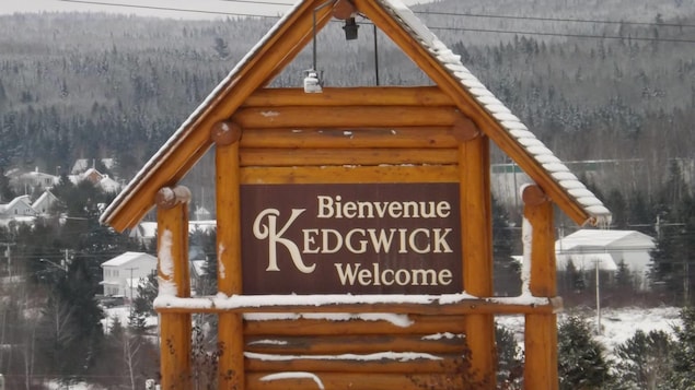 Un panneau qui annonce le village de Kesgwick.