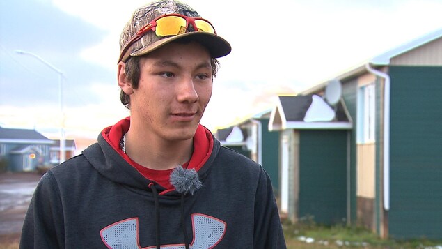 Keiston Uapan McKenzie est un jeune innu de Schefferville Keiston Uapan McKenzie est un jeune innu de Schefferville