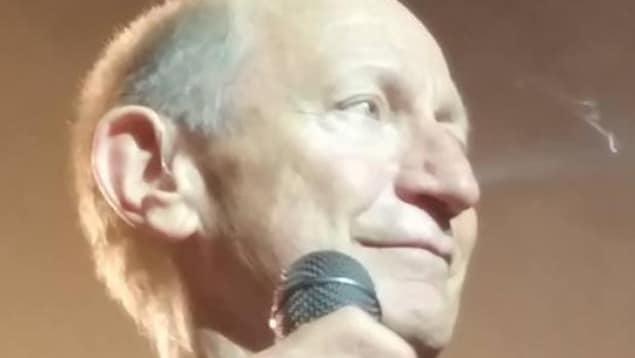 Le chanteur Kenny Shields