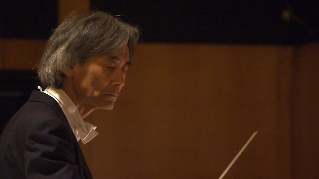 Kent Nagano, maestro de l'orchestre symphonique de Montréal, en pleine action à Maliotenam Kent Nagano, maestro de l'orchestre symphonique de Montréal, en pleine action à Maliotenam