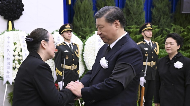 In this photo released by Xinhua News Agency, a family member of former premier Li Keqiang, left, is greeted by Chinese President Xi Jinping at the Babaoshan Revolutionary Cemetery in Beijing, Thursday, Nov. 2, 2023. Hundreds, possibly thousands, of people gathered Thursday near a state funeral home in Beijing as China's former second-ranking leader, Li Keqiang, was put to rest, while a steady stream of mourners showed their respects at the ex-premier's childhood home in central China. (Xie Hua