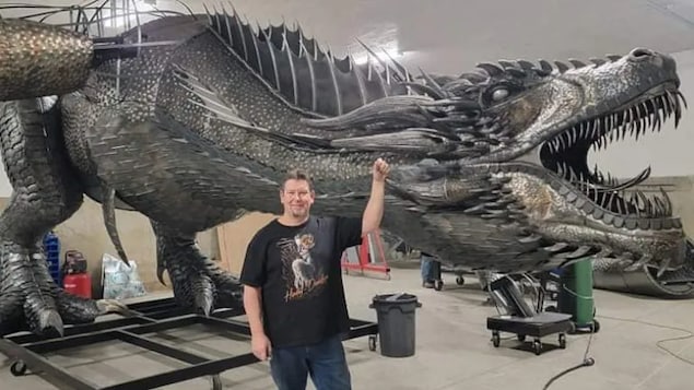 Un sculpteur crée un dragon de métal de 17 mètres inspiré de Game of Thrones