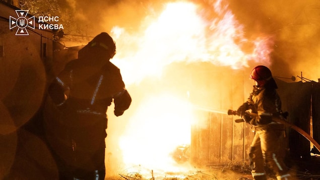 Des attaques russes font quatre morts à Kiev, l’Ukraine frappe une raffinerie russe