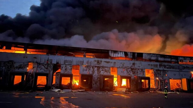 Ukraine : l’armée russe encercle la capitale et bombarde plusieurs villes