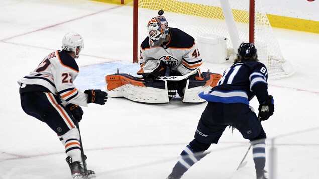 Oilers swept away by the Jets