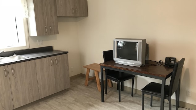 Une chambre avec télé
Une chambre avec télé