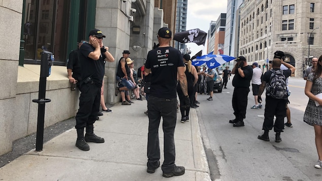 Des manifestants. Des manifestants.
