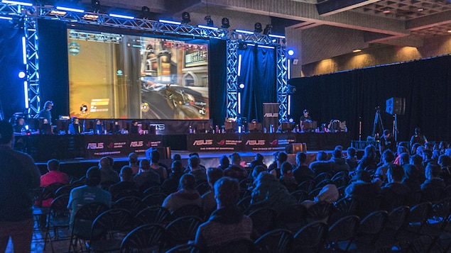Finale du jeu « Overwatch » lors de la compétition Lan ETS Finale du jeu « Overwatch » lors de la compétition Lan ETS