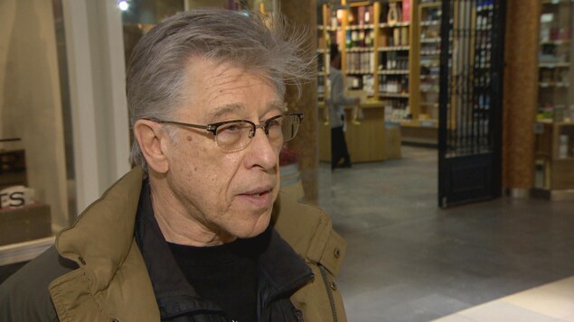 Larry Nicholat désapprouve l'embargo décrété par l'Alberta sur les vins de la Colombie-Britannique. Larry Nicholat désapprouve l'embargo décrété par l'Alberta sur les vins de la Colombie-Britannique.
