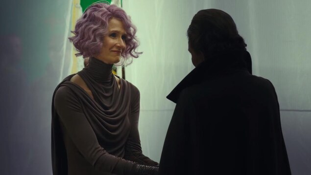L'actrice Laura Dern tient la main de Carrie Fisher dans une scène de « Star Wars : les derniers Jedi ». L'actrice Laura Dern tient la main de Carrie Fisher dans une scène de « Star Wars : les derniers Jedi ».