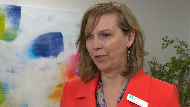 femme de type européen, Laureen MacNeil, directrice générale de l'Association canadienne pour la santé mentale de Calgary. femme de type européen, Laureen MacNeil, directrice générale de l'Association canadienne pour la santé mentale de Calgary.
