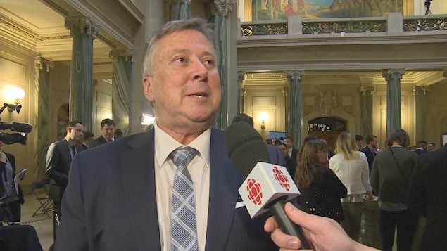 Laurent Mougeot interviewé à la rotonde du palais législatif à Regina Laurent Mougeot interviewé à la rotonde du palais législatif à Regina