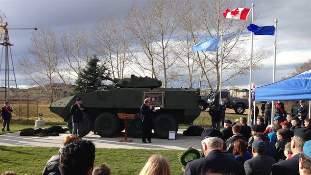 Un LAV III, véhicule blindé, a élu domicile domicile au musée Nose Creek Valley.
Un LAV III, véhicule blindé, a élu domicile domicile au musée Nose Creek Valley.