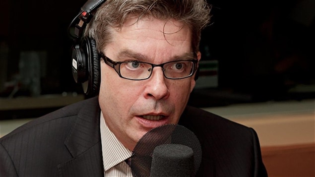 Jean-François Dumas, d'Influence communication, au micro de Radio-Canada Jean-François Dumas, d'Influence communication, au micro de Radio-Canada
