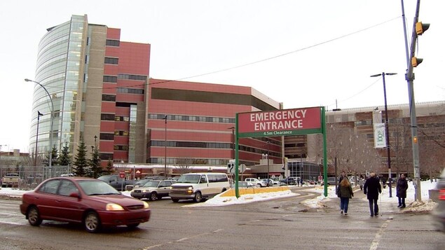 L'entrée de l'urgence à l'hôpital de l'Université de l'Alberta.