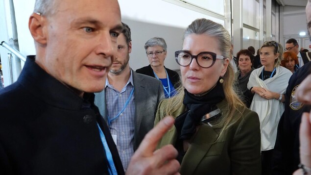 L'explorateur Bertrand Piccard en compagnie de MarieChantal Chassé à la COP24 de Katowice, en Pologne.