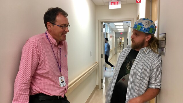 Le médecin, Bernard Le Foll et l'infirmier, Paul Koniec au Centre de toxicomanie et de santé mentale (CAMH) à Toronto. Le médecin, Bernard Le Foll et l'infirmier, Paul Koniec au Centre de toxicomanie et de santé mentale (CAMH) à Toronto.